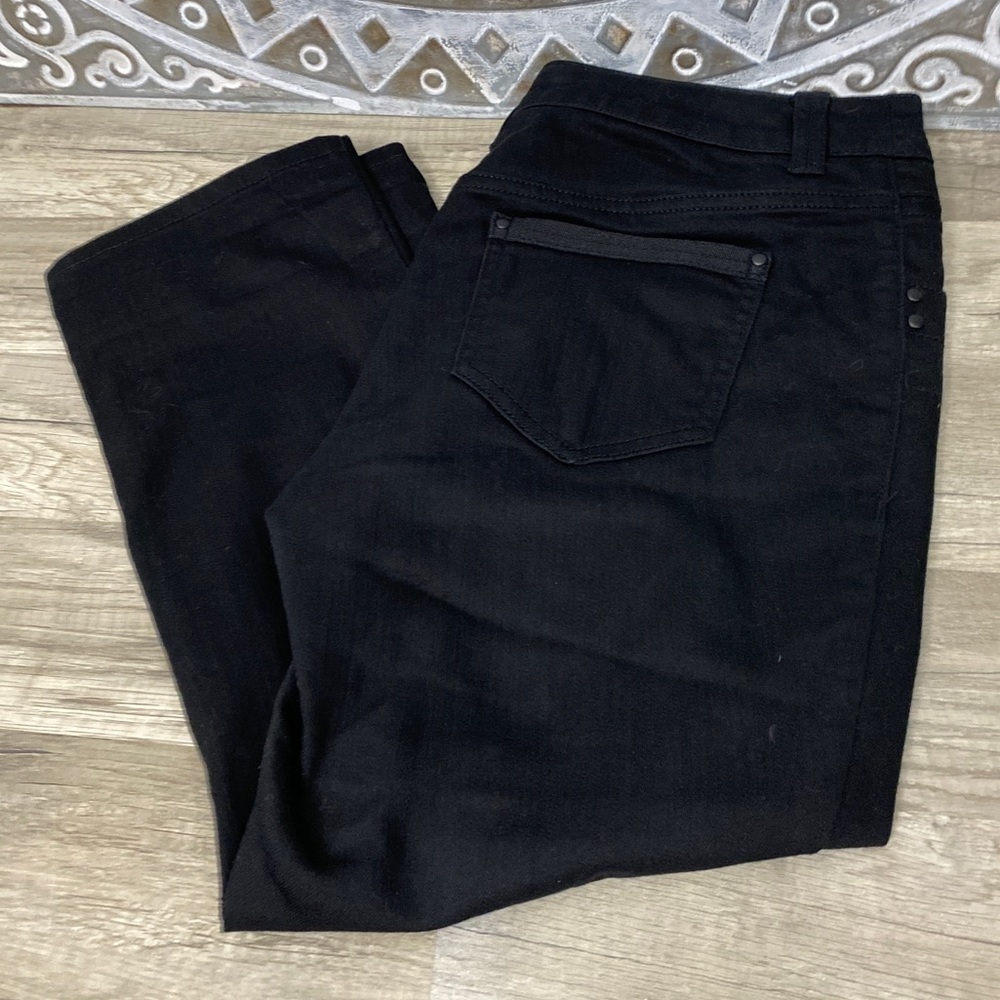 Chicos Platinum Denim Black Capris  Ultra Slim Leg Size 6